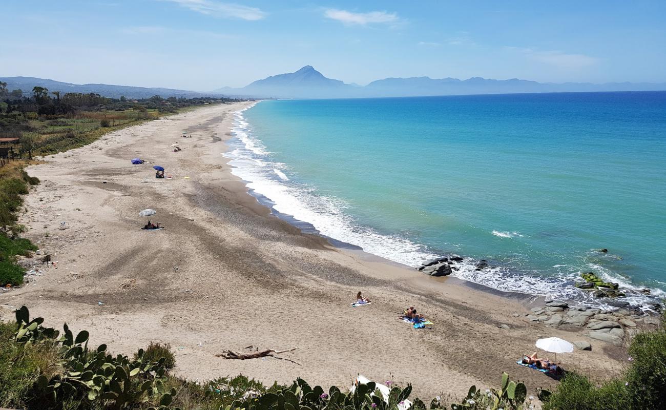 Gorgo Lungo beach'in fotoğrafı çakıl ile kum yüzey ile