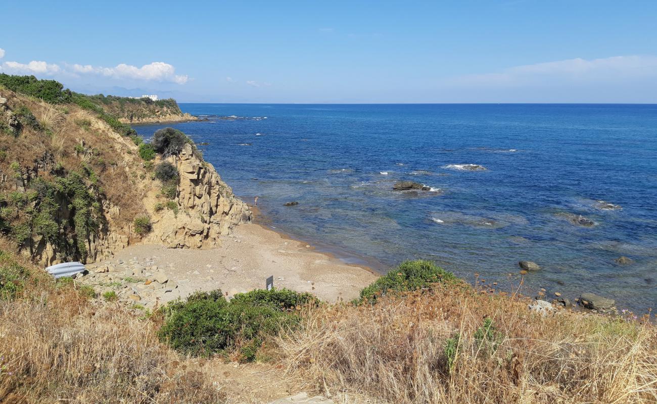 Mendolido beach'in fotoğrafı hafif ince çakıl taş yüzey ile