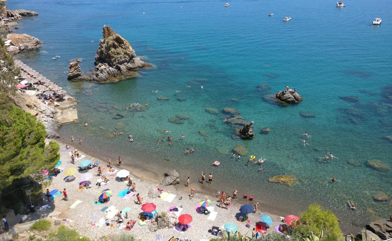 Kalura beach'in fotoğrafı hafif çakıl yüzey ile