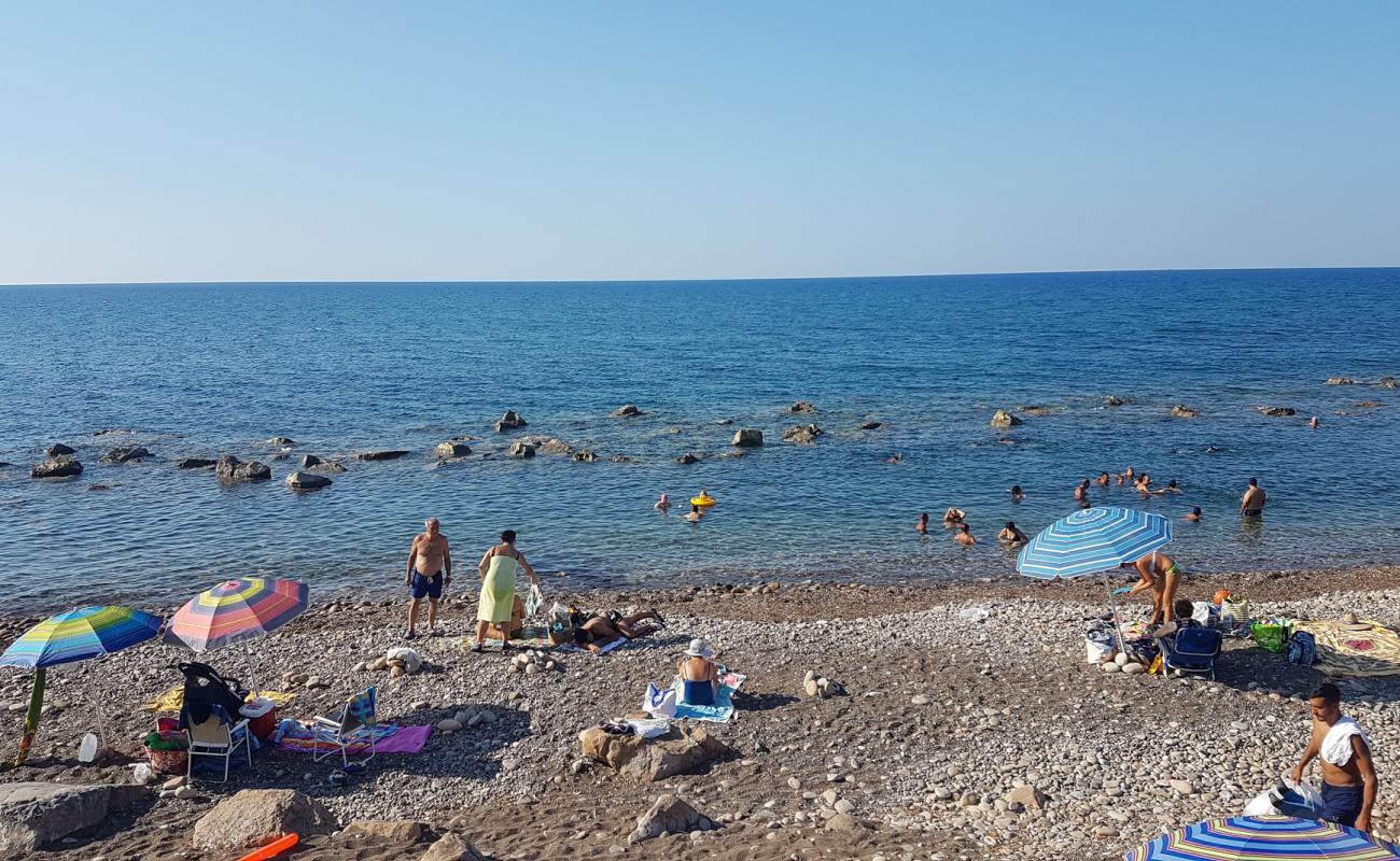 Spiaggia Costa Turchina'in fotoğrafı bej çakıl yüzey ile