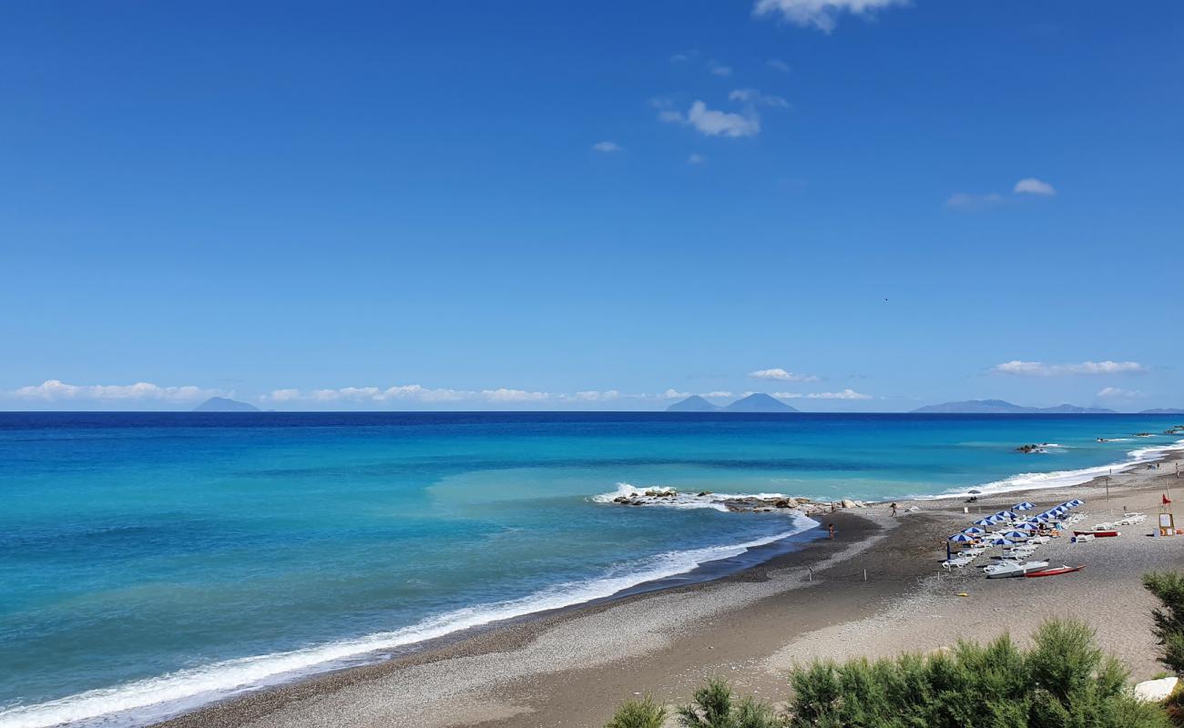 Spiagga Capo d'Orlando II'in fotoğrafı bej kum ve çakıl yüzey ile