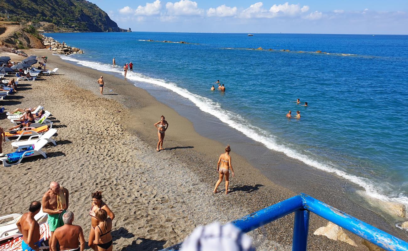 Spiaggia Calanovella'in fotoğrafı bej kum ve çakıl yüzey ile