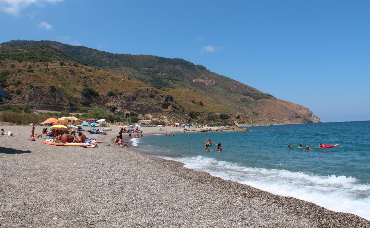 Spiaggia Brigantino'in fotoğrafı küçük bej çakıl yüzey ile