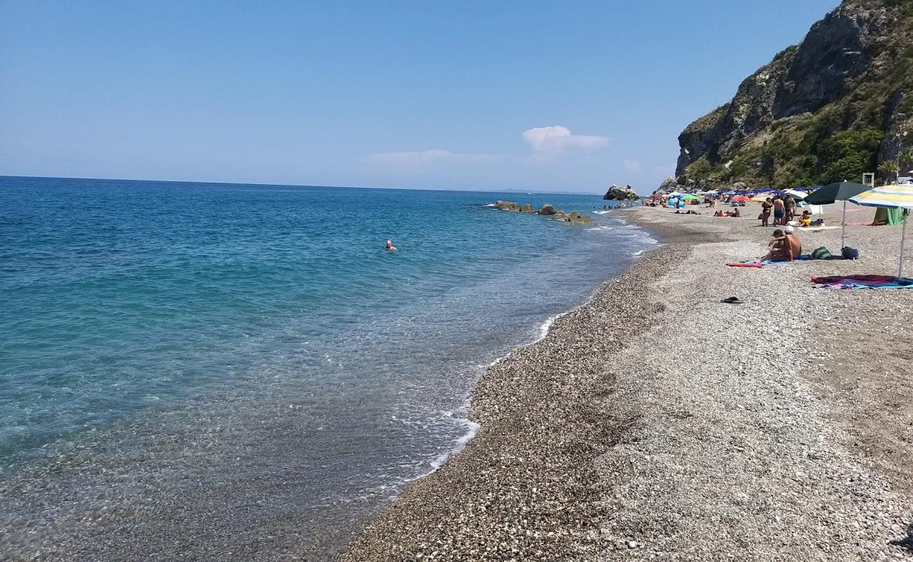 Grotte beach'in fotoğrafı gri ince çakıl taş yüzey ile