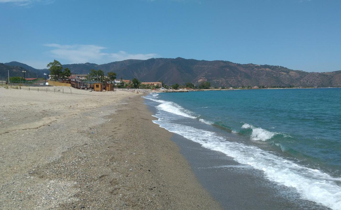 Spiaggia Falcone'in fotoğrafı bej kum ve çakıl yüzey ile