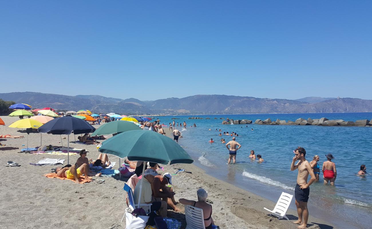 Tonnarella beach'in fotoğrafı hafif ince çakıl taş yüzey ile