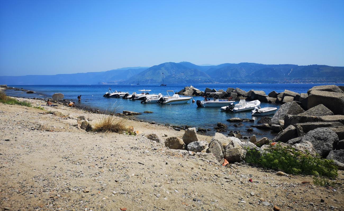 Torre Faro Messina'in fotoğrafı taşlı kum yüzey ile