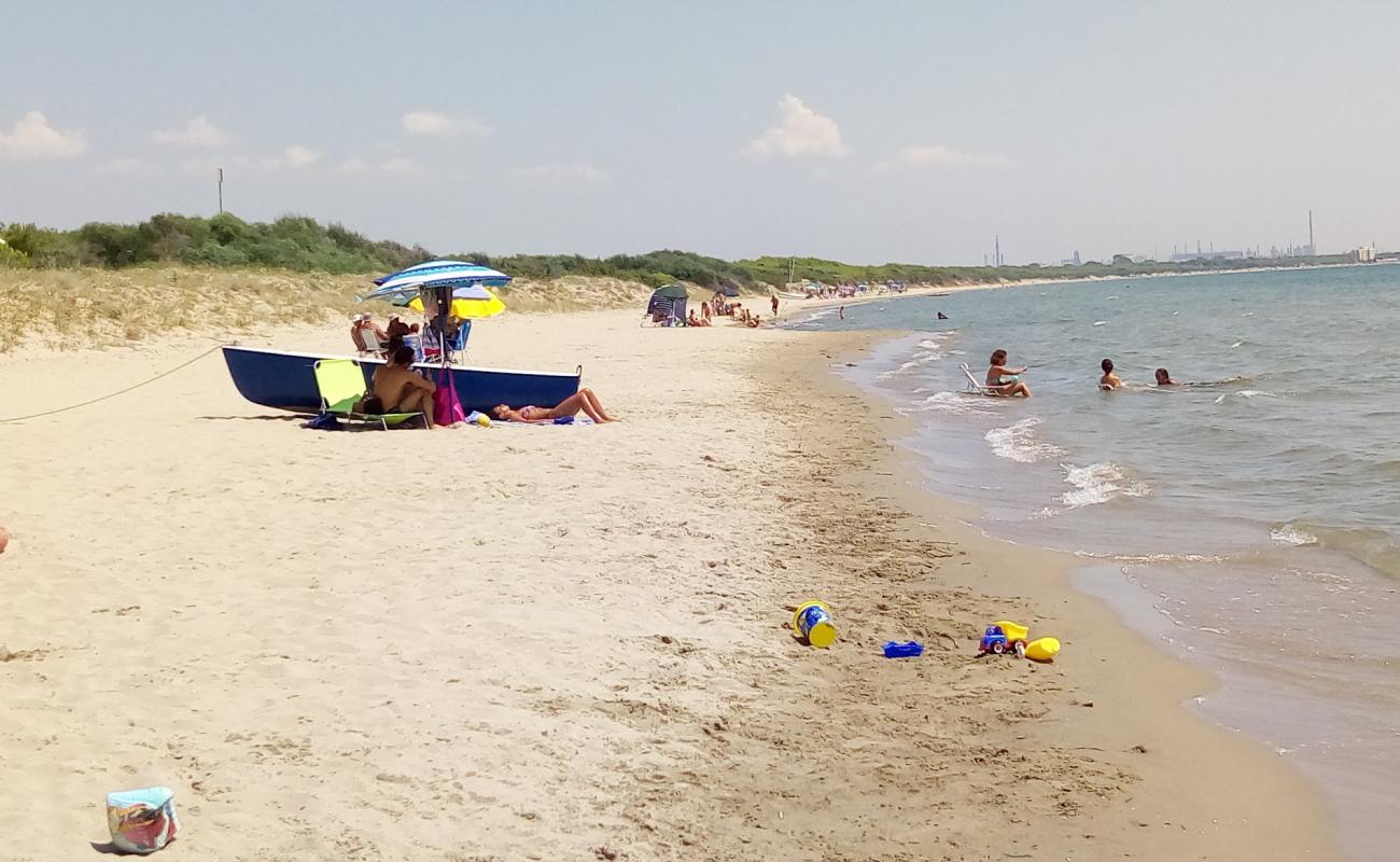 Spiaggia di Verde Mare'in fotoğrafı kahverengi kum yüzey ile