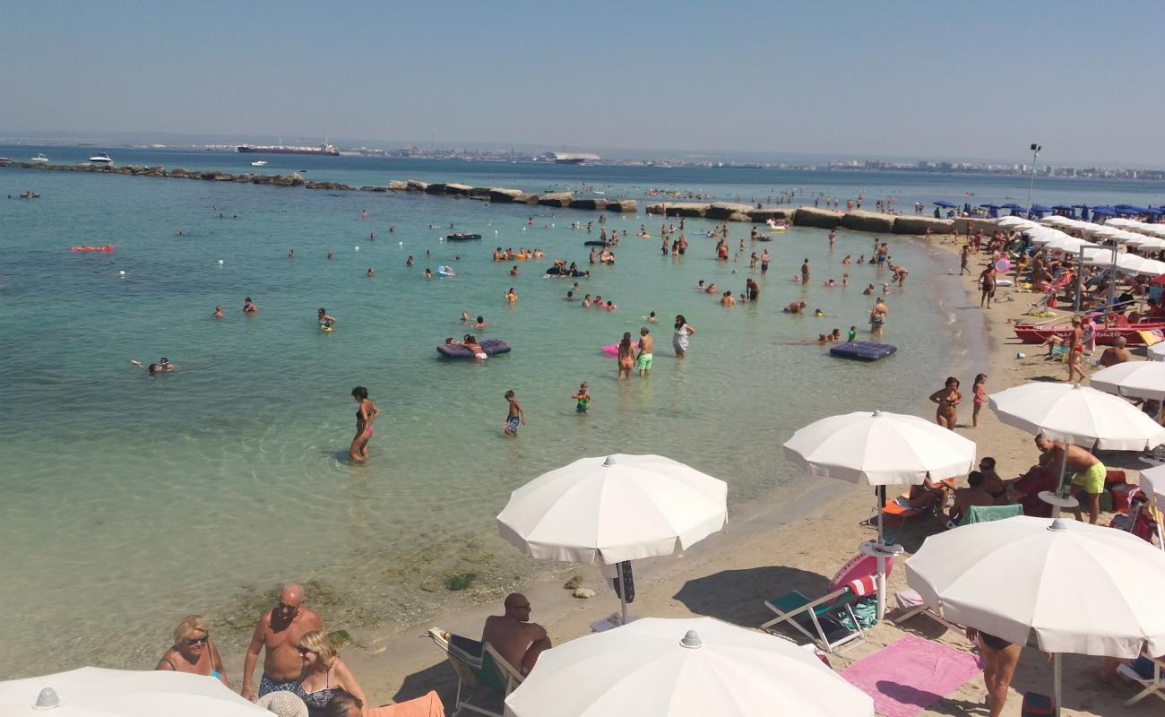 Arenile beach'in fotoğrafı kahverengi kum yüzey ile