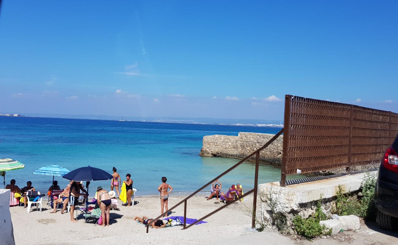 San Vito beach'in fotoğrafı taşlı kum yüzey ile