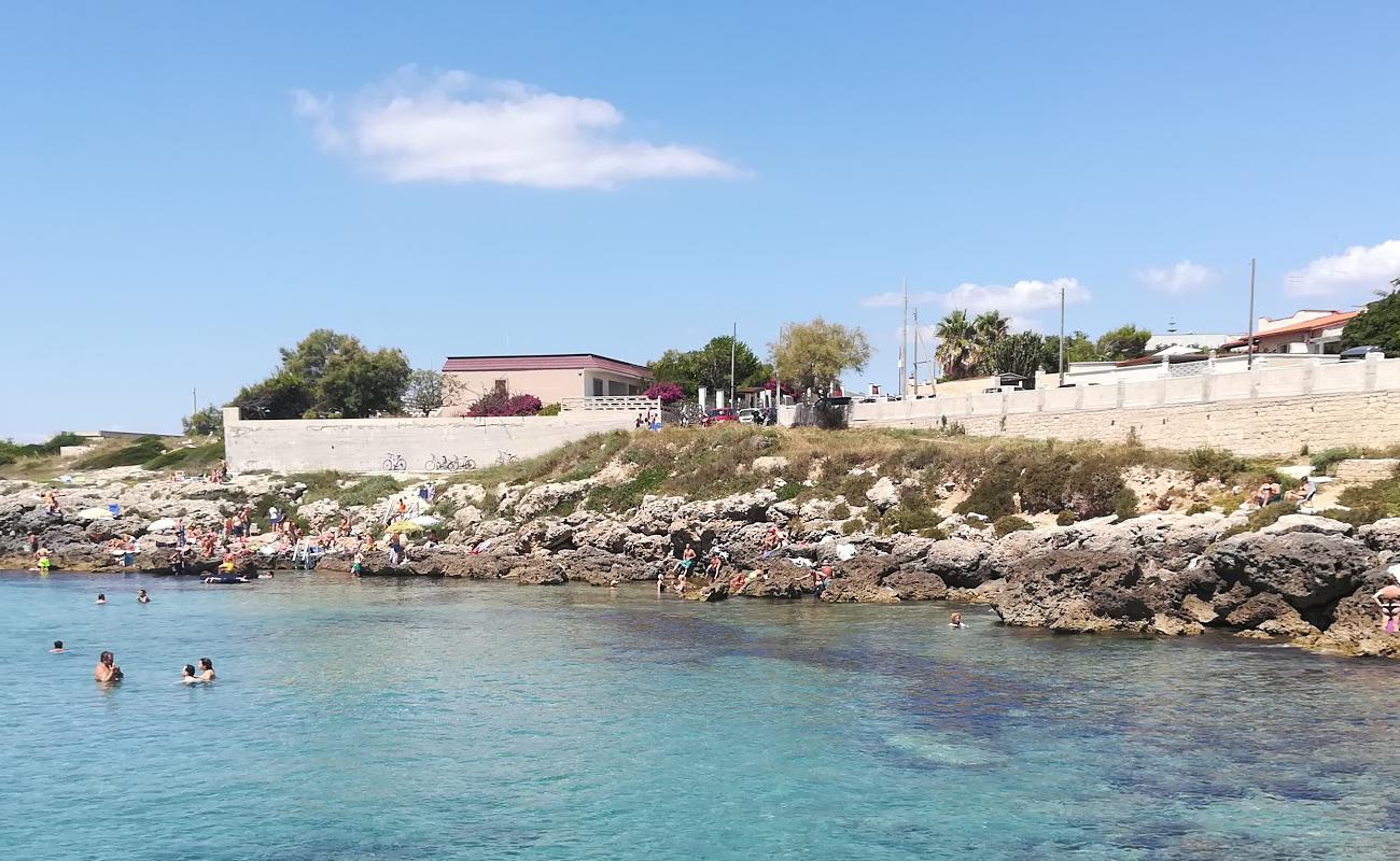 Spiaggia di Porto Franco'in fotoğrafı kayalık arazi yüzey ile