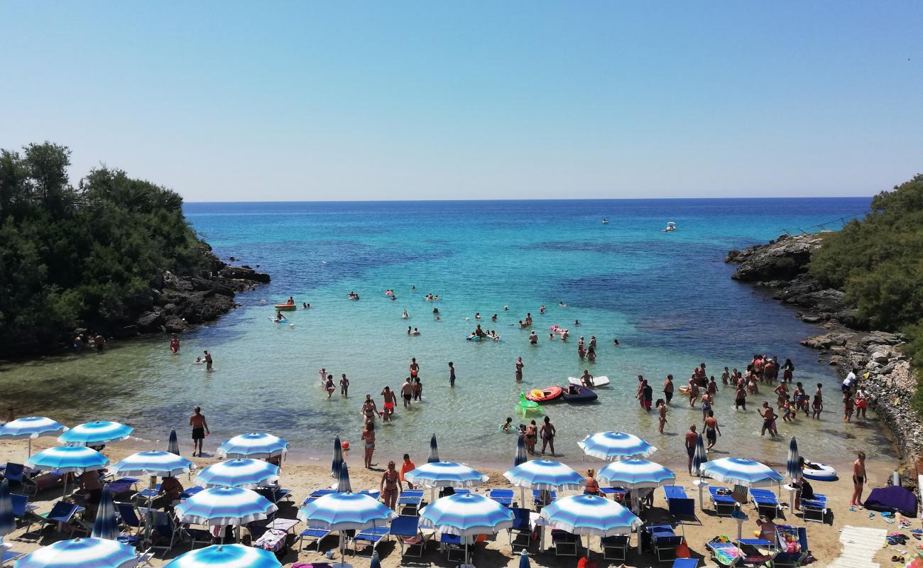 Mon Reve Hotel beach'in fotoğrafı kahverengi kum yüzey ile