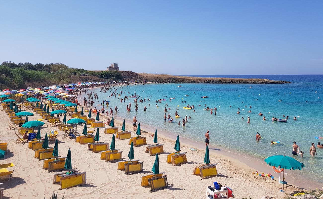 Canneto Plajı'in fotoğrafı kahverengi kum yüzey ile