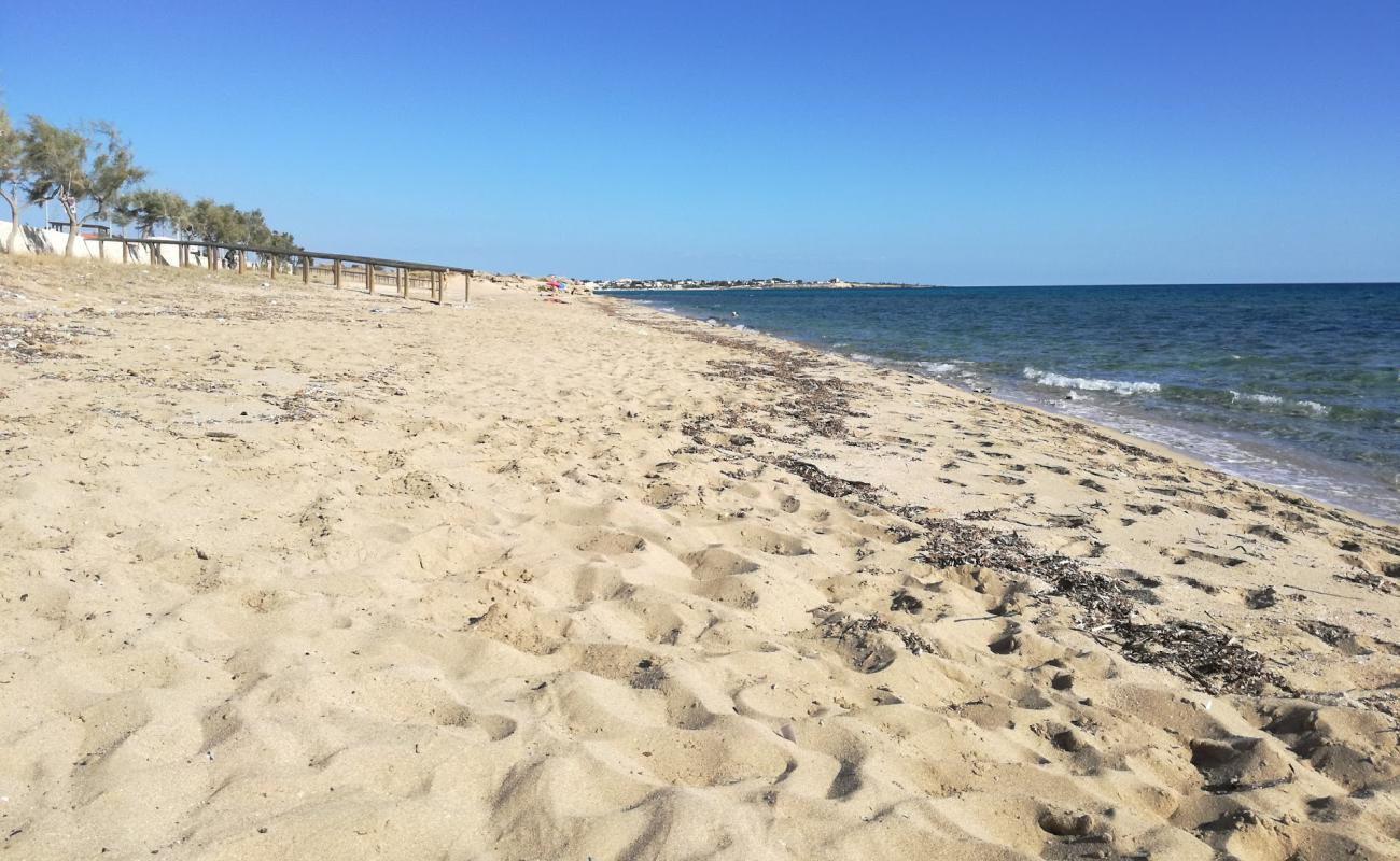 Spiaggia di Trullo di Mare'in fotoğrafı açık bej kum yüzey ile