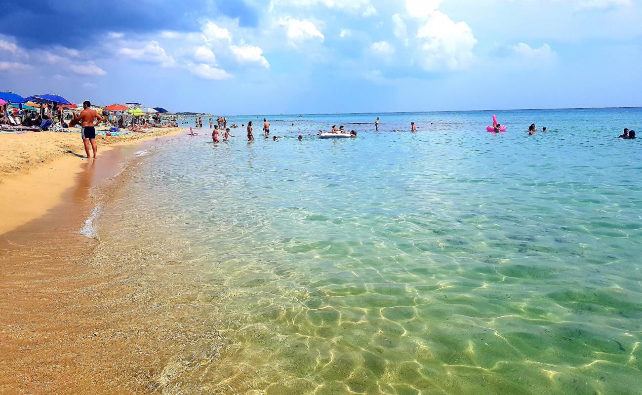 Spiaggia di Campomarino di Maruggio'in fotoğrafı i̇nce bej kum yüzey ile