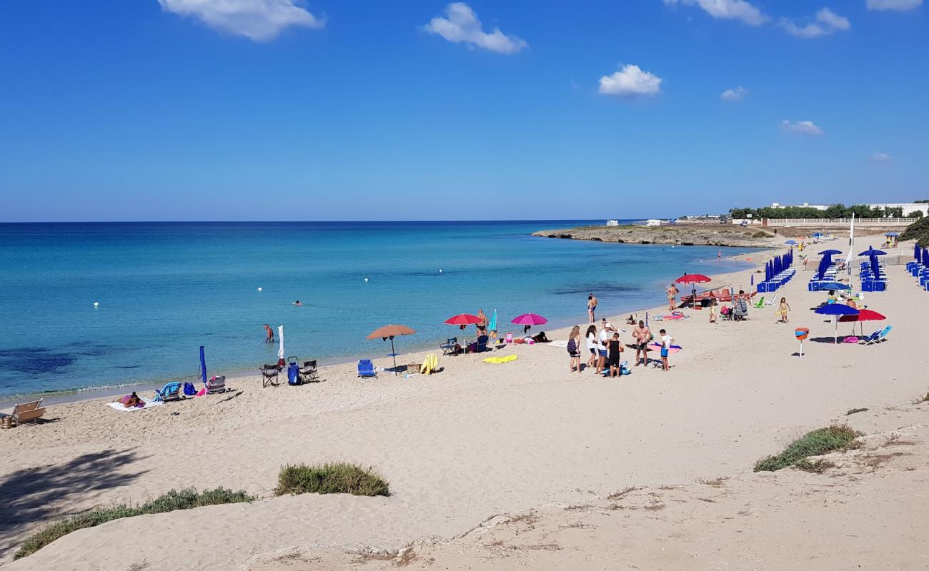 Cesareo beach'in fotoğrafı parlak kum yüzey ile