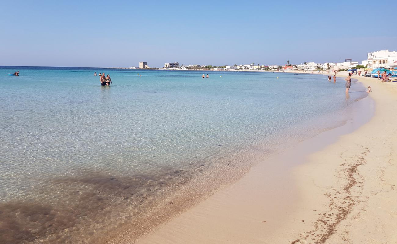 Spiaggia Porto Cesareo'in fotoğrafı parlak kum yüzey ile