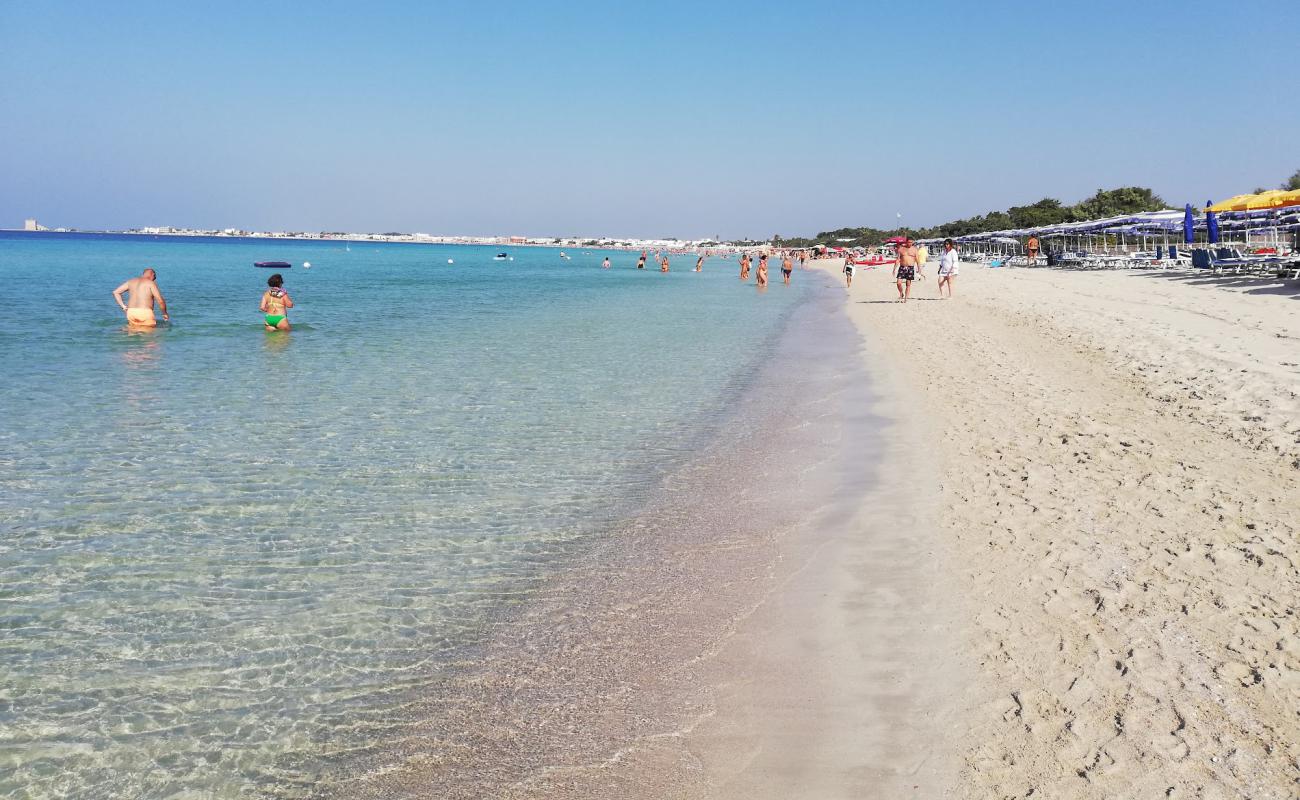 Spiaggia di Torre Lapillo'in fotoğrafı parlak ince kum yüzey ile