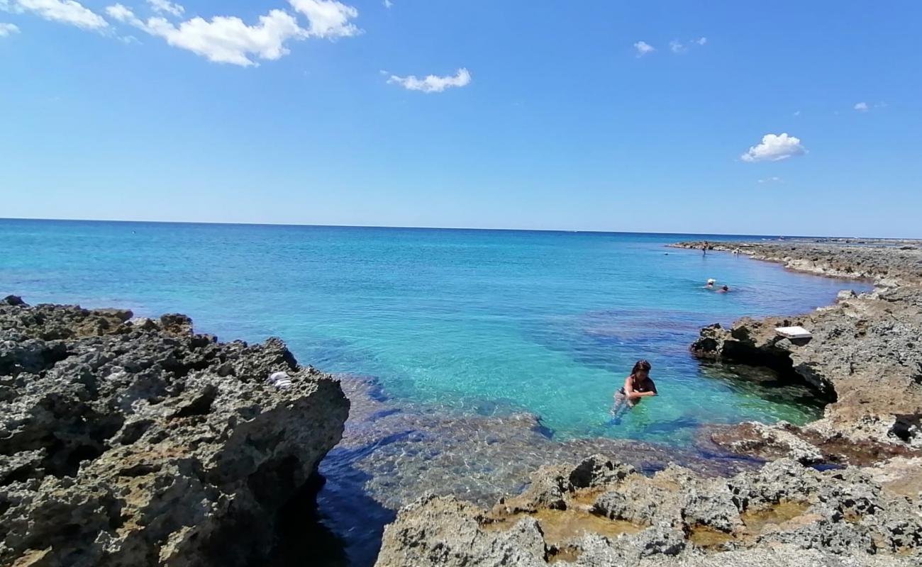 Spiaggia di Scianuli'in fotoğrafı açık bej kum yüzey ile