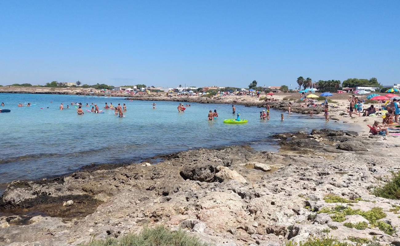 Spiaggia del Frascone'in fotoğrafı bej kum ve kayalar yüzey ile