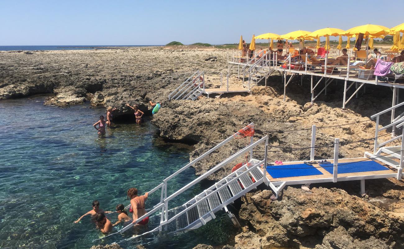 Spiaggia di Serra Cicora II'in fotoğrafı beton kapak yüzey ile