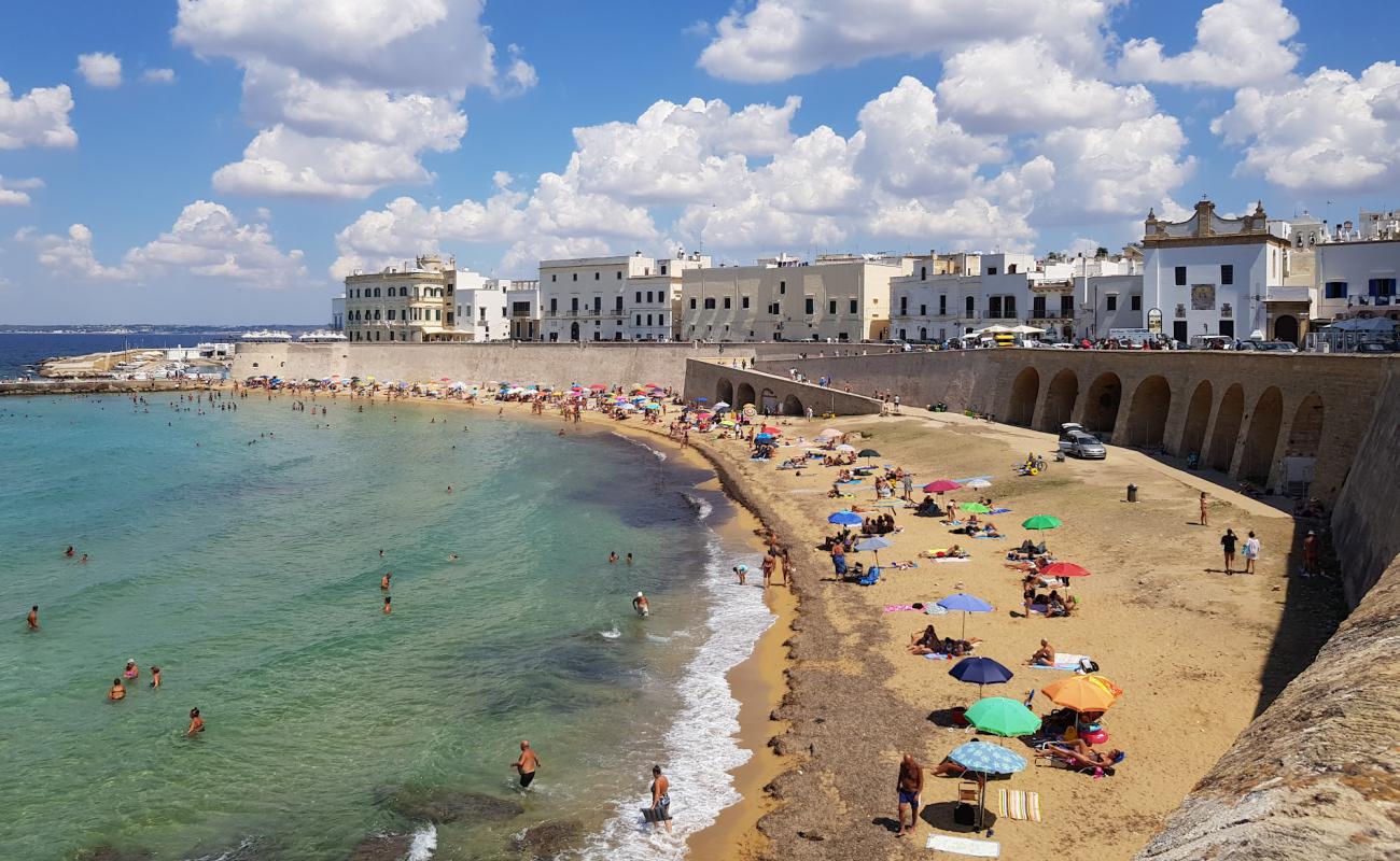 Spiaggia della Purita'in fotoğrafı parlak kum yüzey ile