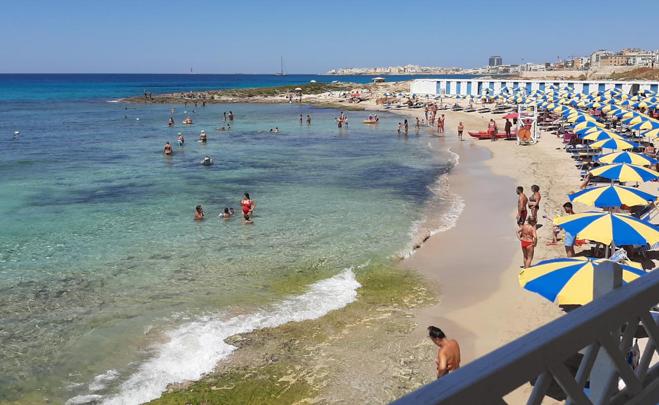 Piccolo Lido beach'in fotoğrafı parlak kum yüzey ile