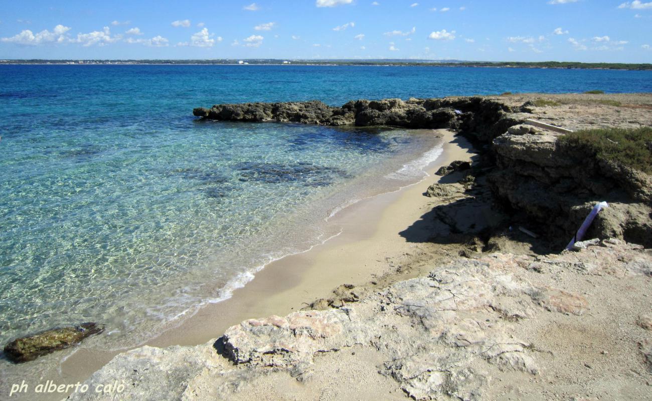 Punta Pizzo beach'in fotoğrafı açık bej kum yüzey ile