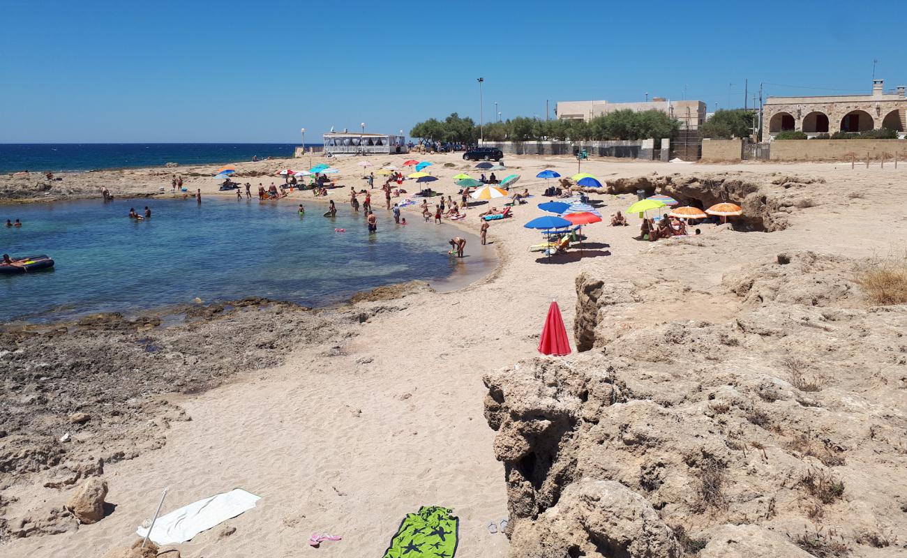 Spiaggia del Mare dei Cavalli'in fotoğrafı parlak kum yüzey ile