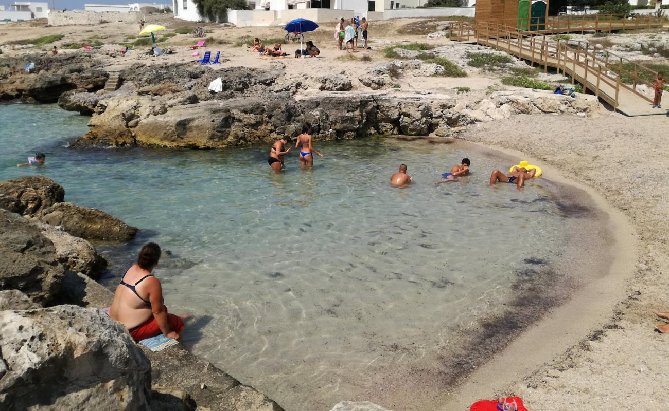 Spiaggia di Marina di Mancaversa'in fotoğrafı bej kum ve kayalar yüzey ile