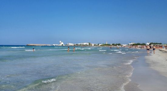 Torre San Giovanni Plajı