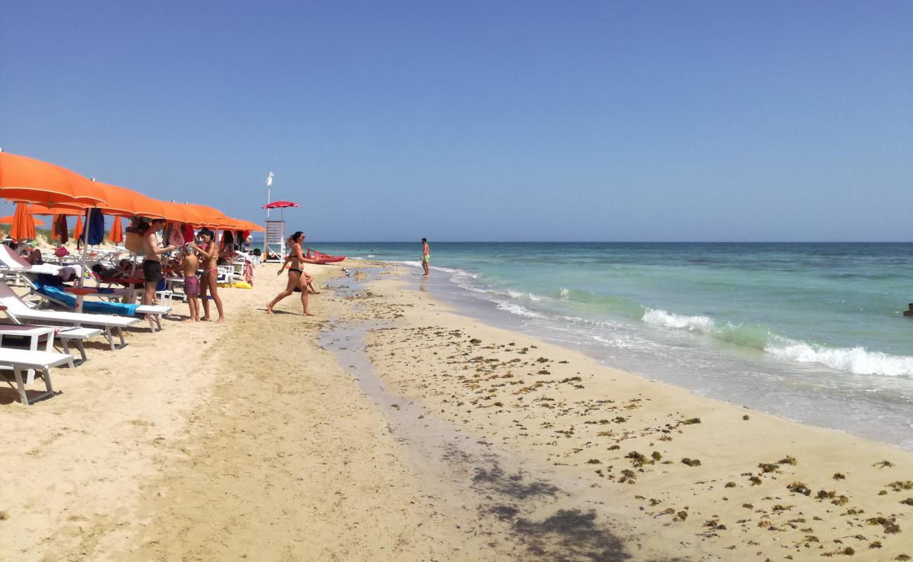 beach Torre Pali'in fotoğrafı parlak ince kum yüzey ile