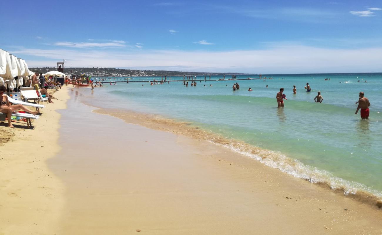 Maldive del Salento'in fotoğrafı parlak ince kum yüzey ile