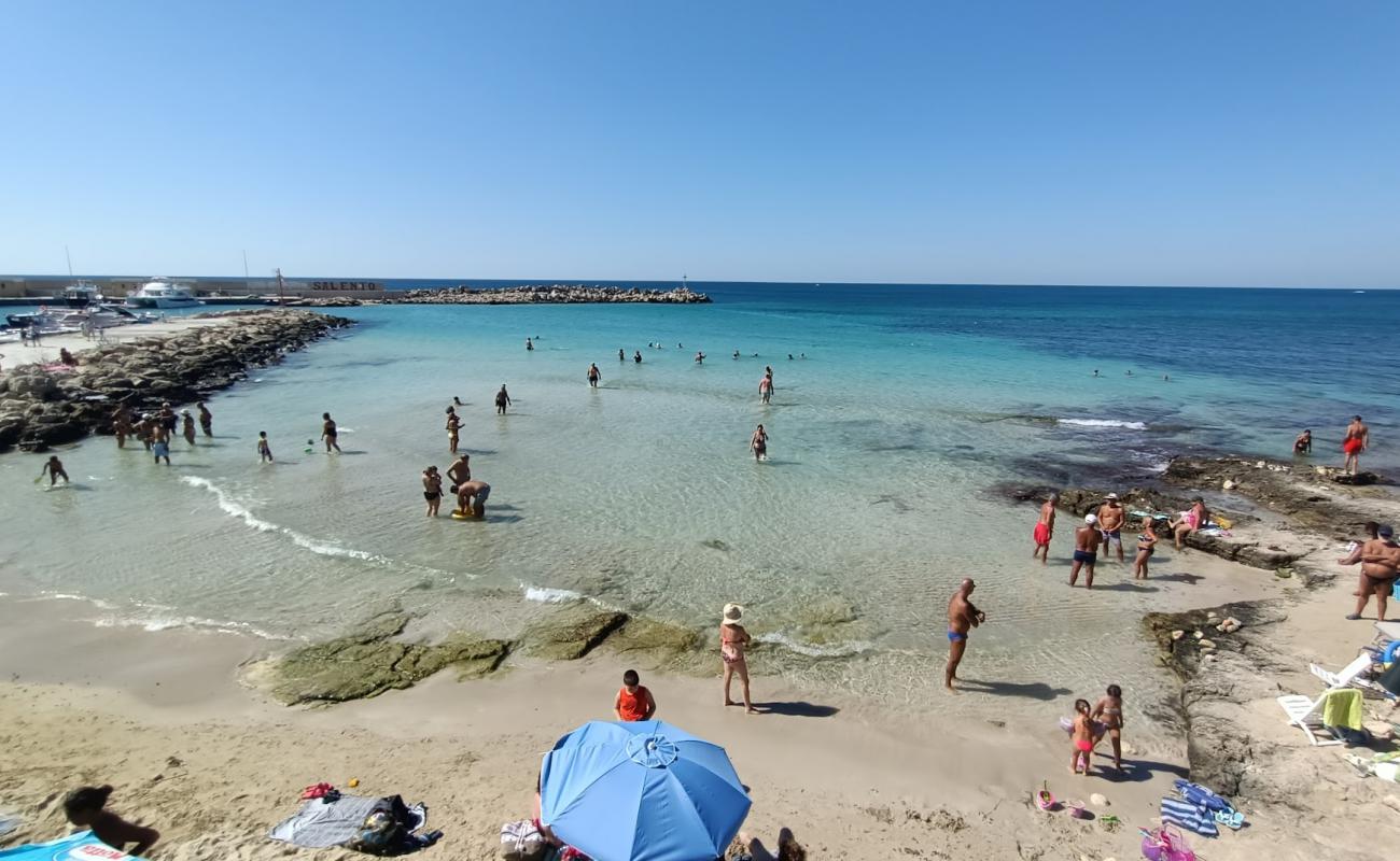 Spiaggia di Torre Vado'in fotoğrafı parlak ince kum yüzey ile