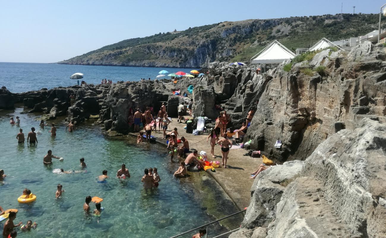 Spiaggia e Piscina Naturale di Marina Serra'in fotoğrafı taşlar yüzey ile