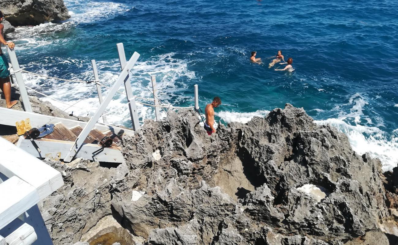 Spiaggia dei Porticelli'in fotoğrafı rocky shore yüzey ile