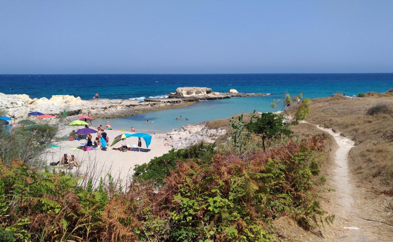 Spiaggia di Rinule'in fotoğrafı parlak kum yüzey ile