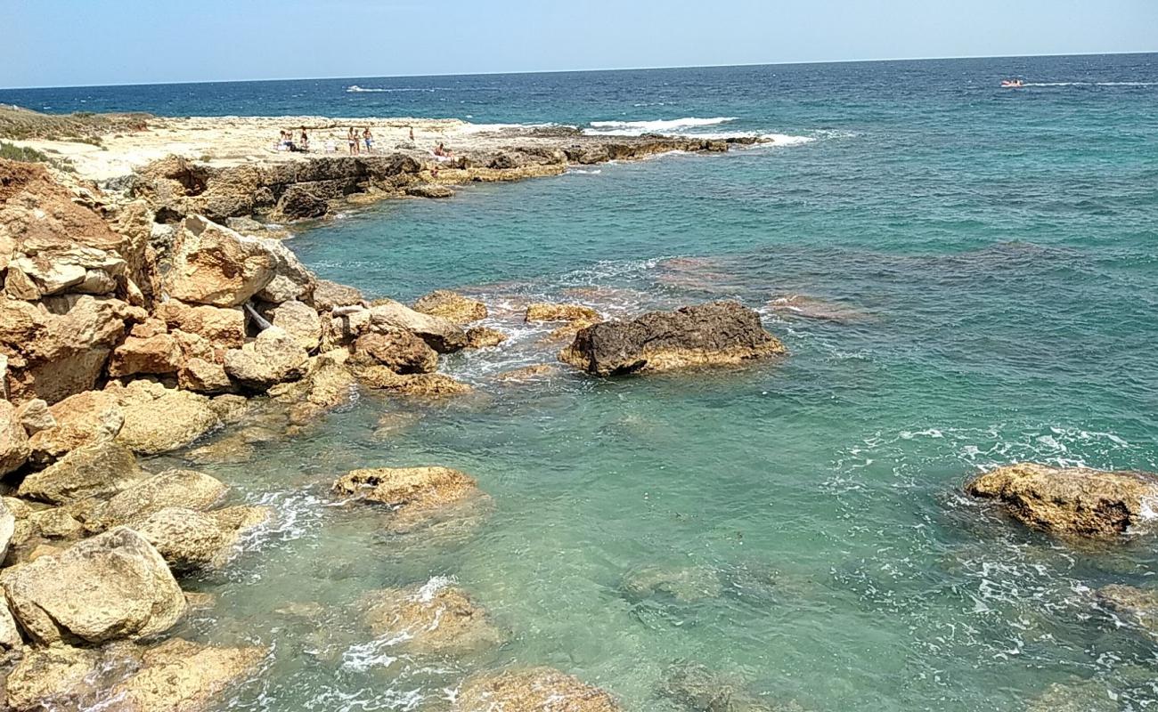 Cattapignula beach'in fotoğrafı taşlar yüzey ile