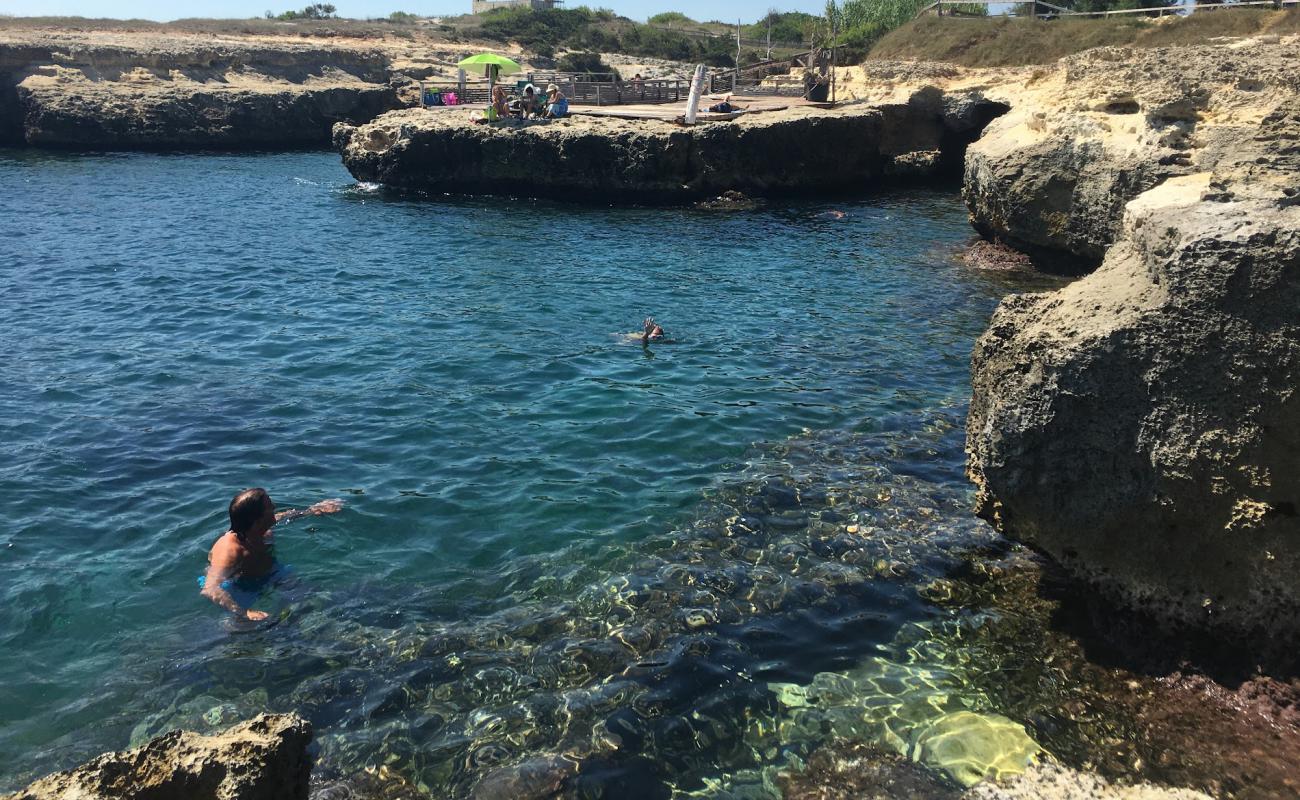 Cala di San Pietro'in fotoğrafı taşlar yüzey ile