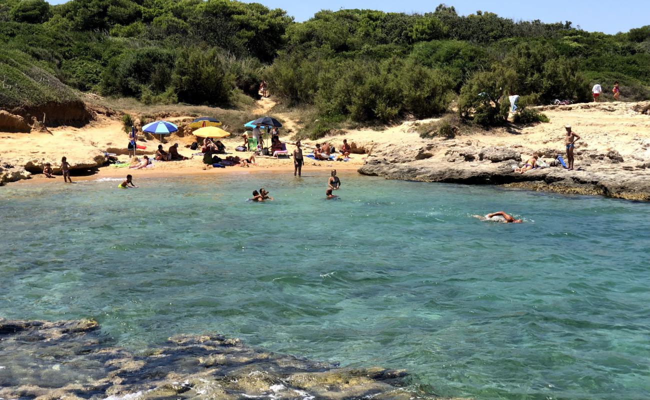 Caletta Toraiello'in fotoğrafı parlak kum yüzey ile