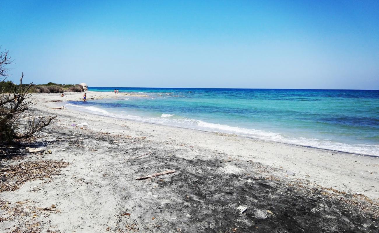 Posto Ponte di Carlo beach II'in fotoğrafı çakıl ile kum yüzey ile