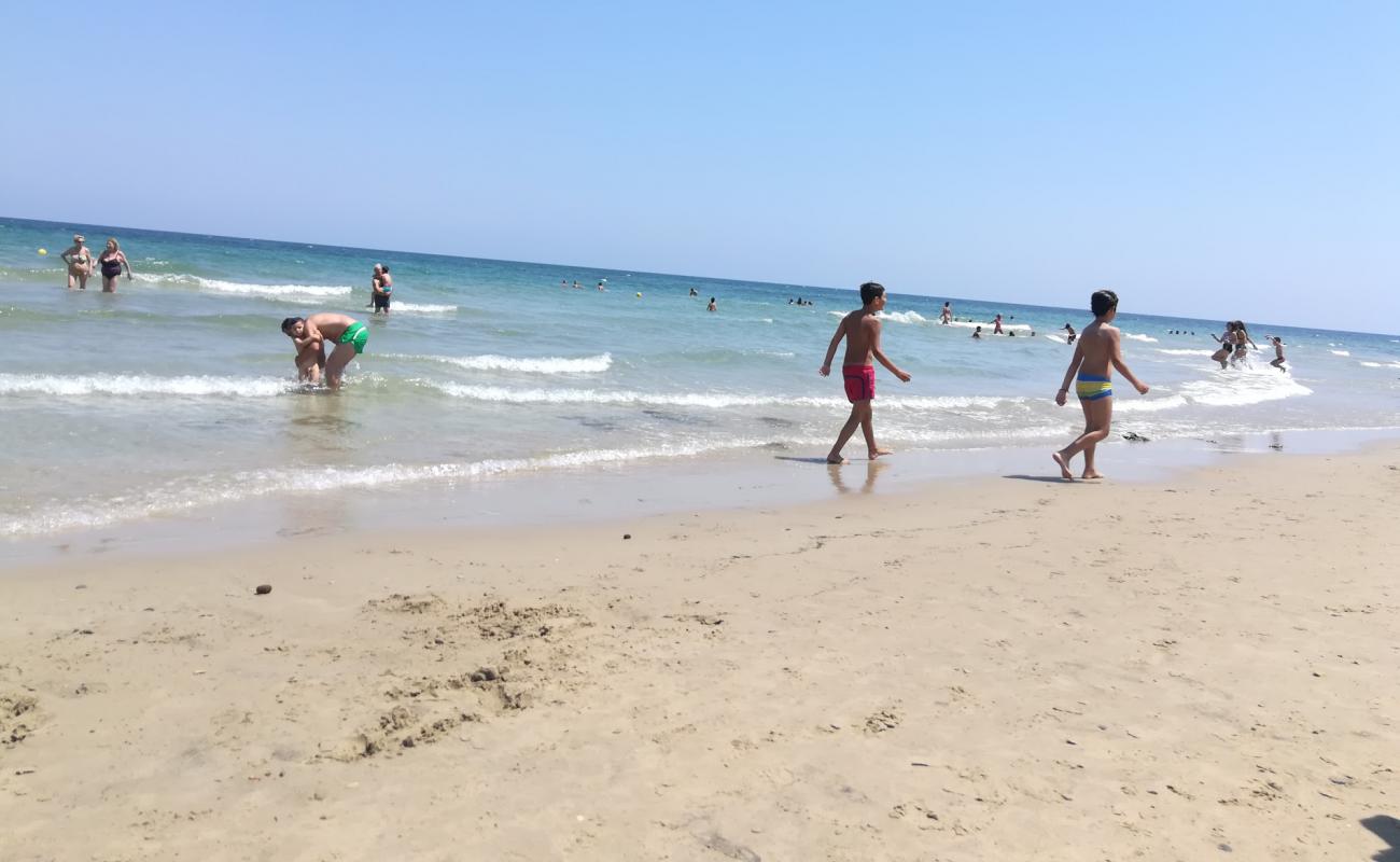 Casalabate beach'in fotoğrafı parlak kum yüzey ile