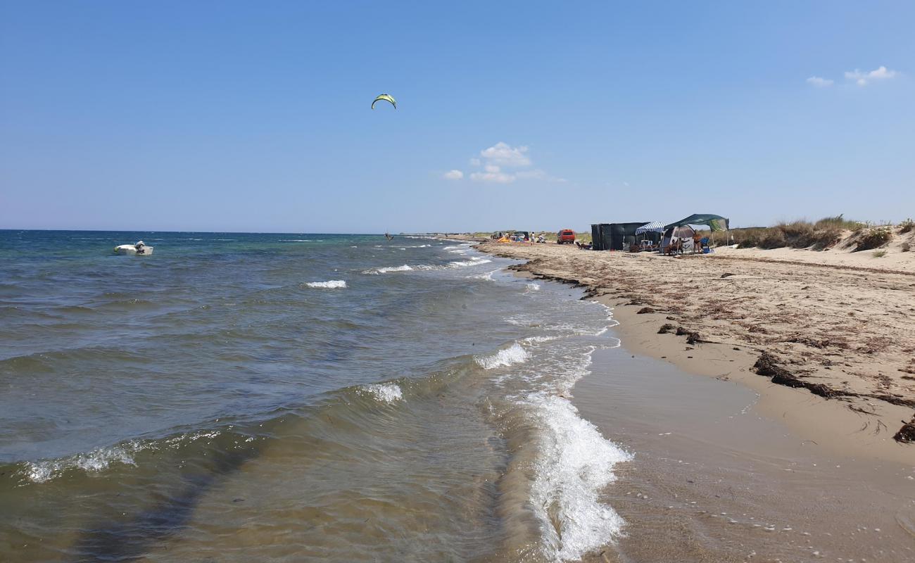 Spiaggia Salina Vecchia'in fotoğrafı kahverengi kum yüzey ile