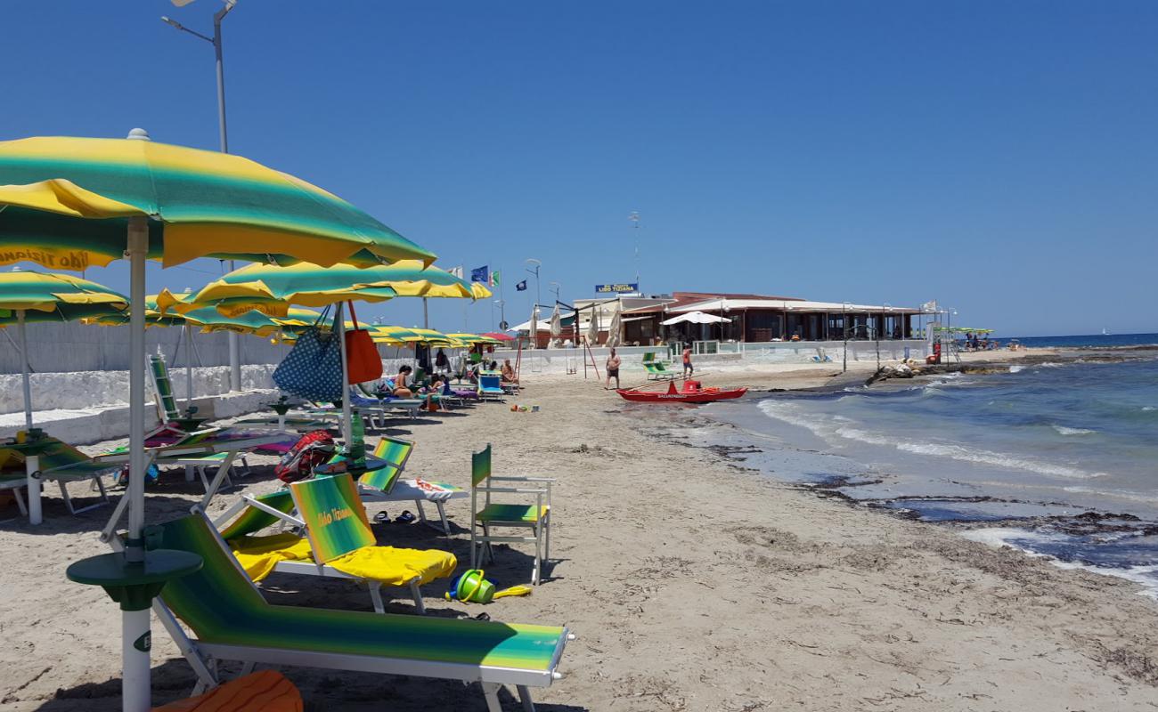 Spiaggia di Specchiolla'in fotoğrafı bej kum ve kayalar yüzey ile