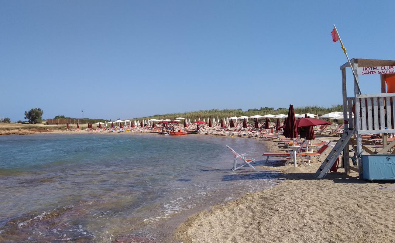 Torre Santa Sabina beach'in fotoğrafı parlak kum yüzey ile