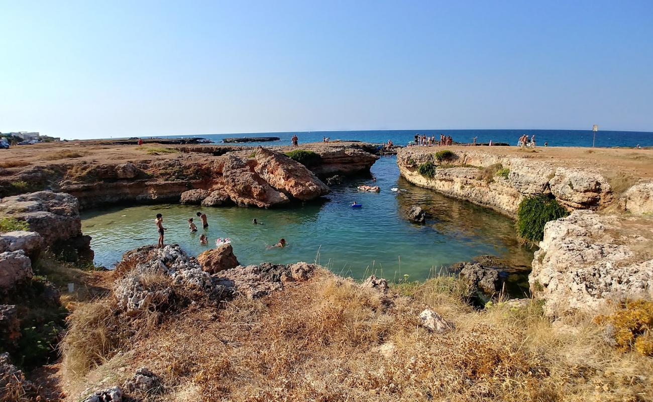 Spiaggia della Gola'in fotoğrafı rocky shore yüzey ile