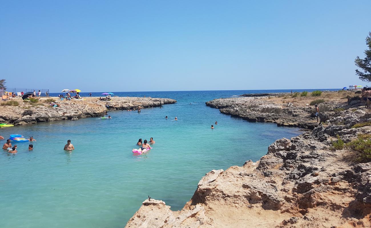 Cala Sottile beach'in fotoğrafı taşlar yüzey ile