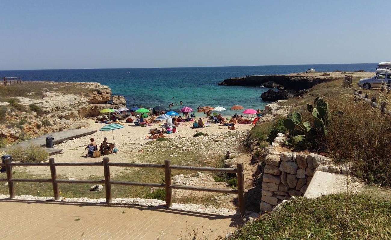 Cala Monaci beach'in fotoğrafı parlak kum yüzey ile