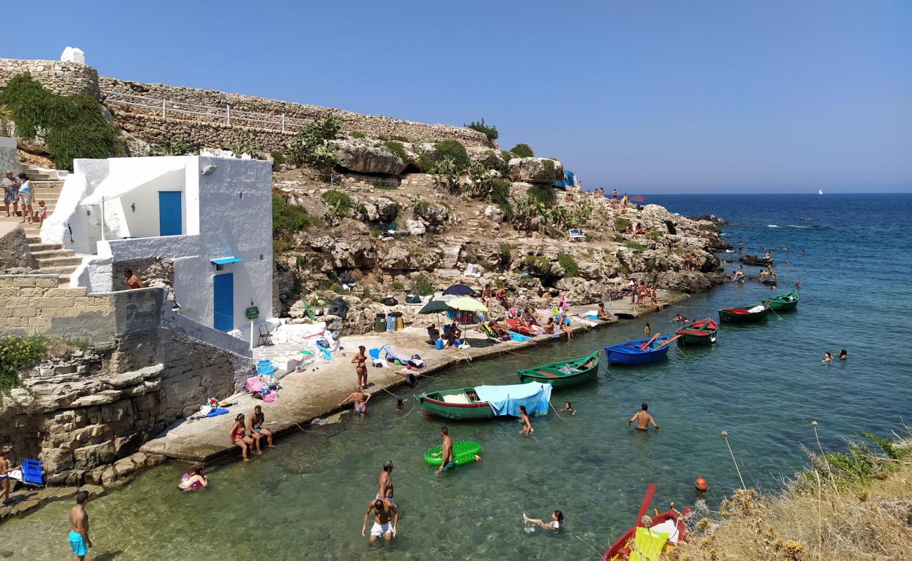 Cala Sala beach'in fotoğrafı gri çakıl taşı yüzey ile