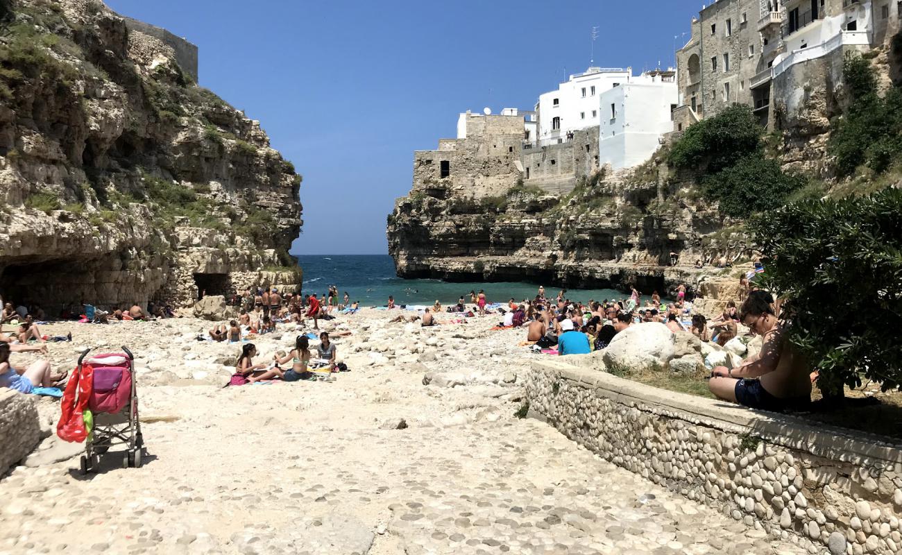 Lama Monachile beach'in fotoğrafı hafif çakıl yüzey ile